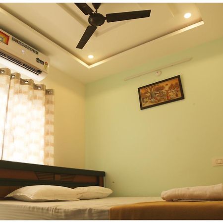 Padmavathi Homestay Tirupati Ngoại thất bức ảnh