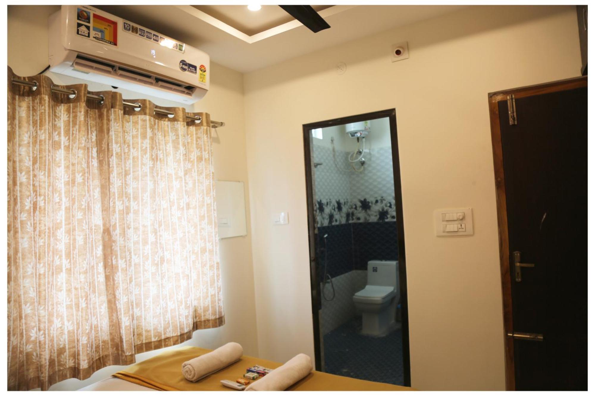 Padmavathi Homestay Tirupati Ngoại thất bức ảnh