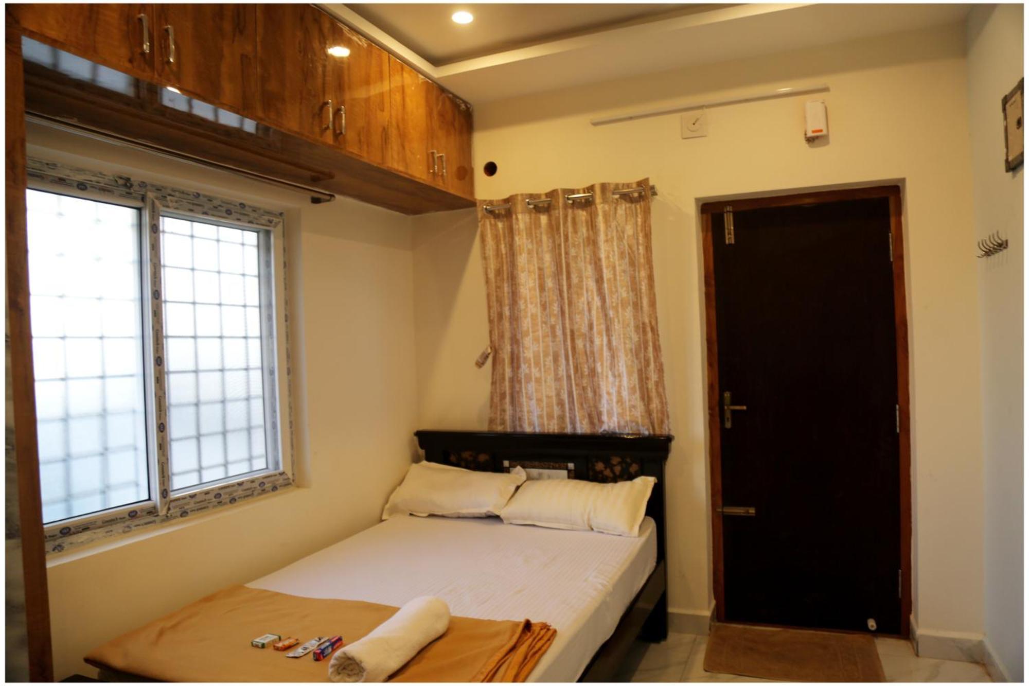 Padmavathi Homestay Tirupati Ngoại thất bức ảnh