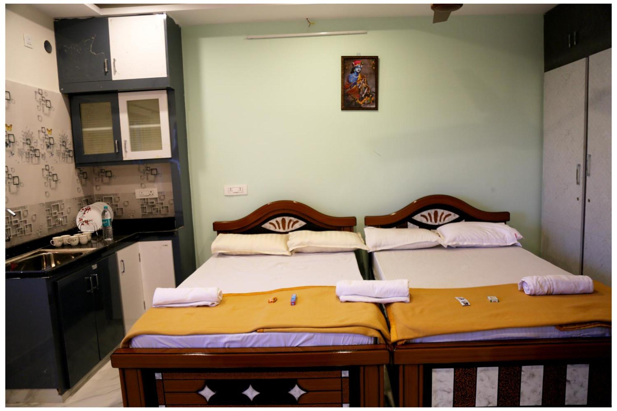 Padmavathi Homestay Tirupati Ngoại thất bức ảnh