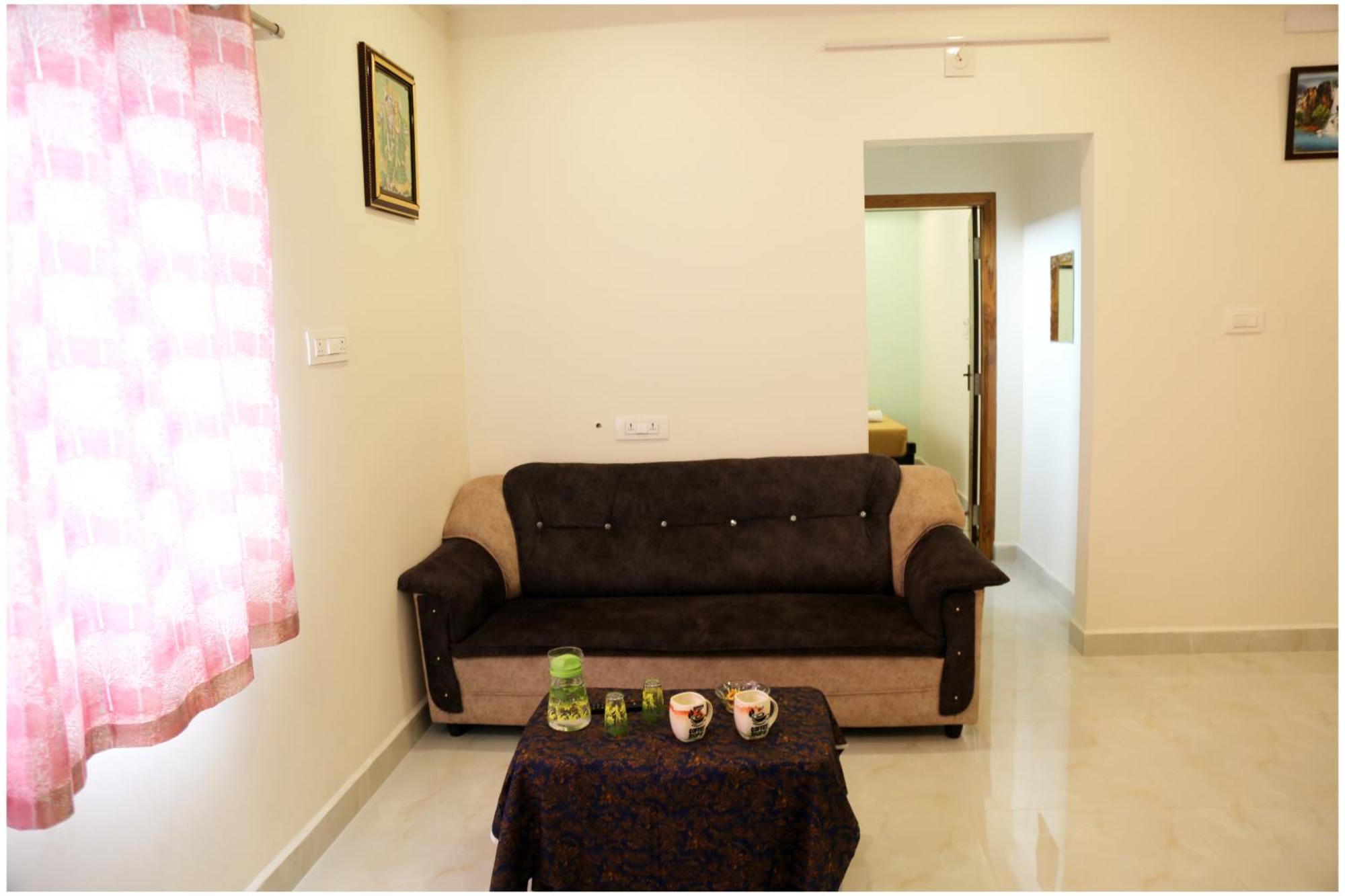 Padmavathi Homestay Tirupati Ngoại thất bức ảnh