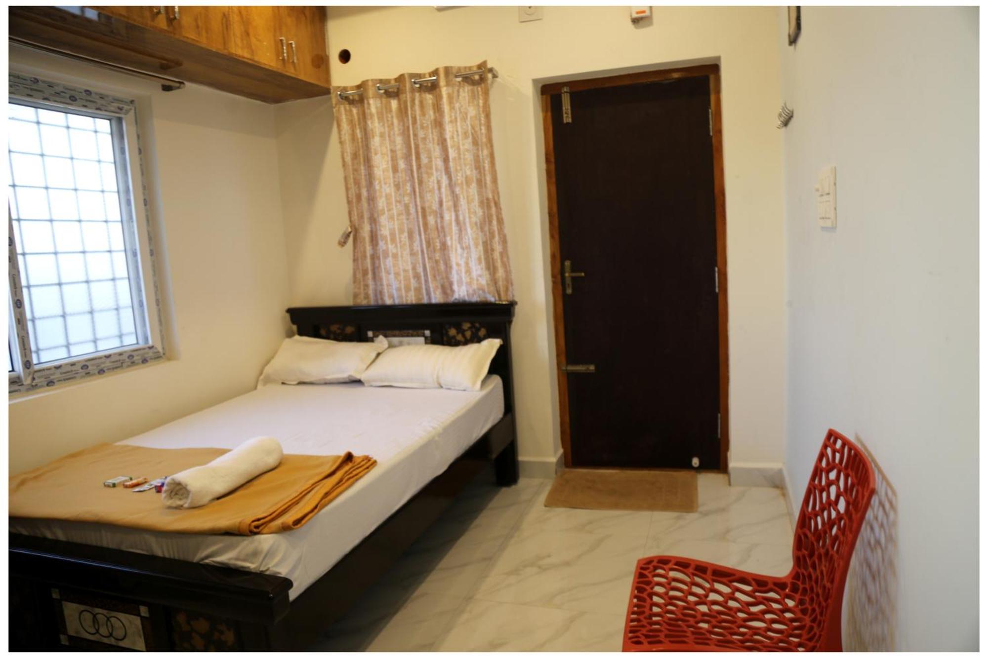 Padmavathi Homestay Tirupati Ngoại thất bức ảnh