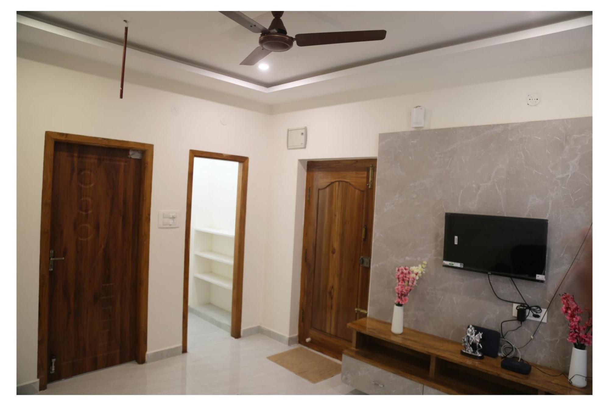 Padmavathi Homestay Tirupati Ngoại thất bức ảnh