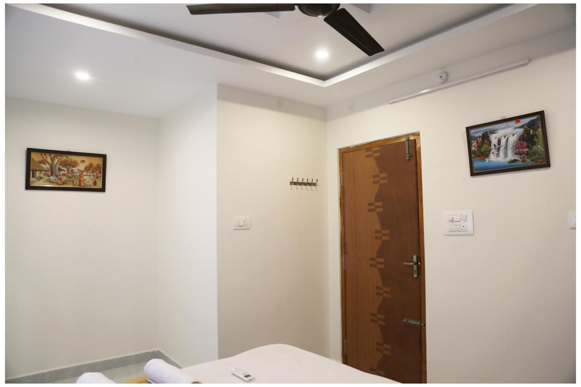 Padmavathi Homestay Tirupati Ngoại thất bức ảnh