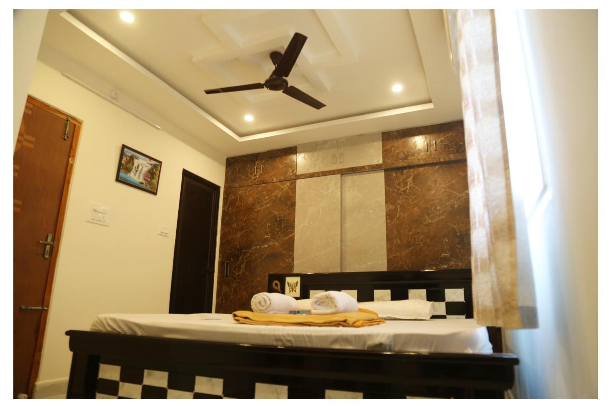 Padmavathi Homestay Tirupati Ngoại thất bức ảnh